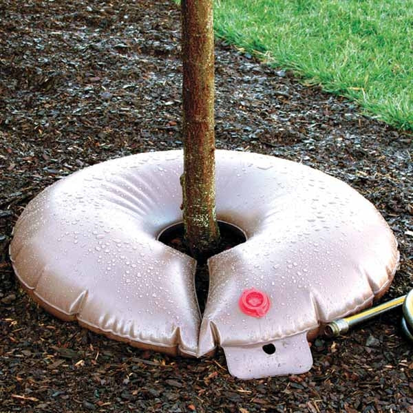 Close-up of the TreeGator Junior Pro 98185 15-gallon bag showing texture, zipper seam and fill tag, suitable for trees and shrubs.